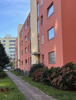 (WBS) 3-Zimmer-Wohnung mit Balkon und Gäste WC - Berlin