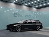 Volvo V90, T8 Ultimate Dark Recharge Plug-In Hybrid AWD, Jahr 2023 - München