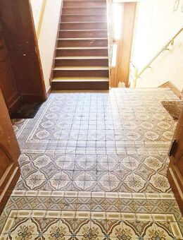 GRUNDform - Immobilien & Verwaltung ! Lust auf Wohnen ? Gut geschnittene 3 - Zimmer Altbauwohnung mit 2 Balkonen! - Wiesbaden