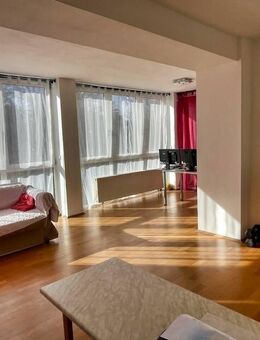 Helle 2-Zimmer Wohnung mit Wintergarten in Feldkirchen bei München - Feldkirchen (Regierungsbezirk Oberbayern)