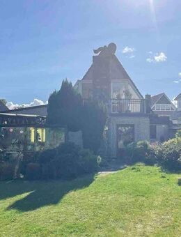 Wohnen & Vermieten unter einem Dach - 3-Parteienhaus mit großem Grundstück (aktuell vermietet) - Lübeck