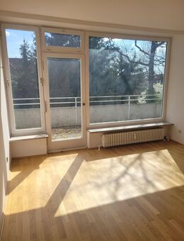 SCHÖNE VILLENSUPERLAGE 2 ZIMMER MIT SEHR GROSSER TERRASSE UND OFFENER KÜCHE - München