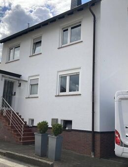 Attraktives sehr gepflegtes Zweifamilienhaus mit Garage, Sauna und Einbauküche in guter Wohnlage - Baunatal