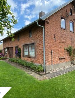 Hamdorf - Landhaus mit Ausbaureserve - Lütt Immobilien - Ihr Immobilienmakler in S-H - Hamdorf