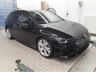 VW Golf, 2.0 VIII R IQ Light, Jahr 2024 - Frankfurt (Main)