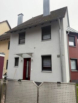 Verkauft !!! Charmantes Reiheneckhaus mit Garage & Stellplatz - Leinburg