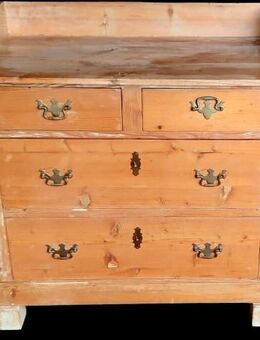 sehr schöne, alte Weichholz Kommode mit Aufsatz - Niederfischbach