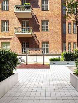 Wohnen im Alten Neuen Postamt - 2,5 -3 Zimmer Wohnung mit Balkon, EBK und TG-Stellplatz - Berlin