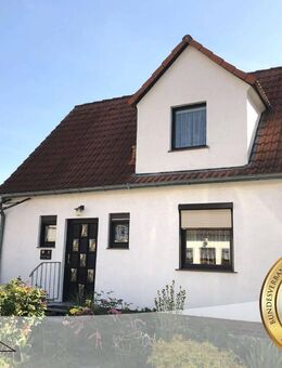 Kleine Doppelhaushälfte mit Garten und Garage in Kitzscher zu verkaufen - Kitzscher