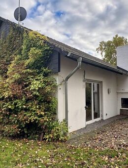 Uetze/Hänigsen: Ebenerdige Doppelhaushälfte in ruhiger, gehobener Wohnlage - Uetze