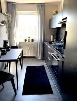 Sehr schön geschnittene, helle und komplett möblierte 2-Zi.-Whg. mit Balkon und Garage - Nürnberg