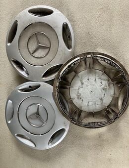 3 Mercedes Radkappen - Laupheim Zentrum