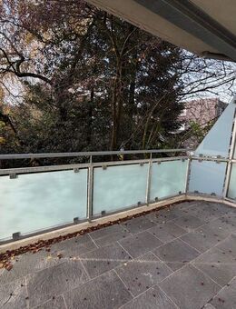 RS-Lüttringhausen, Barmer Straße, schöne 2 Zimmer KDB, Balkon - Remscheid