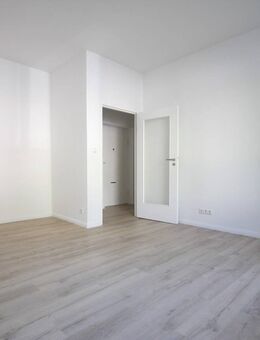 Bezugsfreie 1-Zimmer-Wohnung mit Balkon (Erstbezug nach Sanierung) in bester Lage von Berlin-Spandau - Berlin