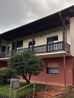 Lichtdurchflutete Dachgeschosswohnung mit Panoramablick in ruhiger Lage - Feldatal