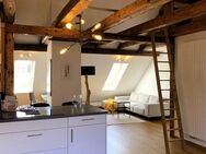 Moderne, sehr schöne 2 Zimmer Dachgeschosswohnung mit Loggia in historischem Ambiente - Fürth