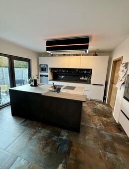 Vielseitige Immobilien: Modernes Neubauhaus und charmantes Altbauhaus mit zusätzlicher Einliegerwohnung! - Rettenbach (Regierungsbezirk Schwaben)