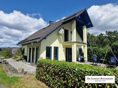 Schickes Einfamilienhaus mit Einliegerwohnung und großer Doppelgarage in Ortsrandlage von Herdorf!