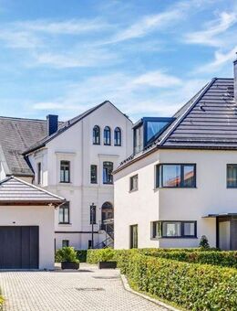 Lichtdurchflutete Luxus-4-Zimmer-Altbauwohnung mit 2-Bergblick-Balkonen (möbliert oder unmöbliert) - Brannenburg