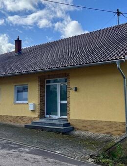 Freistehendes Einfamilienhaus mit großzügigen Lager- und Abstellflächen in Langsur-Mesenich - Langsur