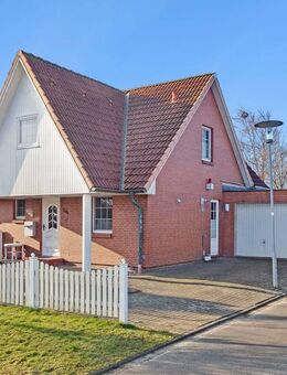 Besondere Doppelhaushälfte mit Garage und Doppelcarport in bevorzugter Lage in Friedrichskoog - Friedrichskoog