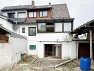Sanierungsbedürftige DHH mit Garage, großer Terrasse - Forchheim (Bayern)