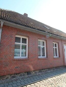 PROVISIONSFREI - Mitten im Stadtkern - 6 Zimmer, Keller und Innenhof mit Garage - Wittenburg