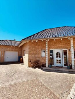 BESTE VERKEHRSANBINDUNG !! DIE VILLA MIT FLAIR !! Bungalow-Villa mit ELW, Doppelgarage, tollem Grundstück in super Höhenwohnlage von 66989 Höheinöd - Höheinöd