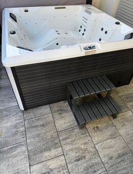 Whirlpool mit LED-Beleuchtung - Zwickau