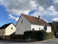 Hünstetten-Wallrabenstein: Einfamilienhaus mit Nebengebäuden und wunderschönem Garten! - Hünstetten