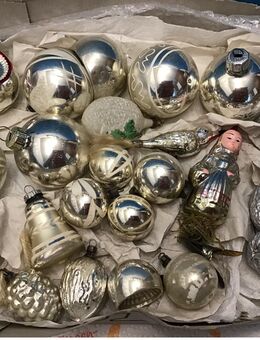Alter silberfarbiger Christbaumschmuck ,Weihnachtsschmuck, Baumschmuck. - Düsseldorf