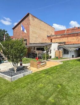 Zweifamilienhaus mit Garten, Garagen und Ausbaupotenzial - Ideal für Familien & Kapitalanleger - Dessau-Roßlau