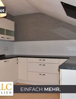 Einfach Mehr: 3-Zimmer-Dachgeschoss-Wohnung, EBK, Garage, Dachspeicher u. a. - Brunn (Bayern)