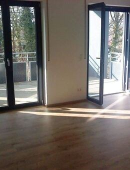 Moderne Stadtwohnung mit Garage, großem Balkon und EBK im Zentrum von Crailsheim - Crailsheim