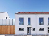 Modernes Reiheneckhaus mit Garten, Dachterrasse & direktem Tiefgaragenzugang - Unterföhring