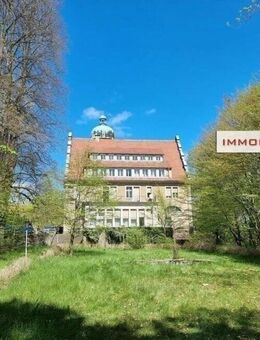 IMMOBERLIN.DE - Schloss Helmsdorf! Historisches Gutshaus mit viel Potential auf herrschaftlichem Anwesen an den Ufern der Wesenitz - Stolpen