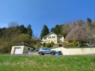 Perfekt gepflegtes, freistehendes Haus mit Garten, Terrasse, Garage und toller Aussicht in Büdesheim - Büdesheim