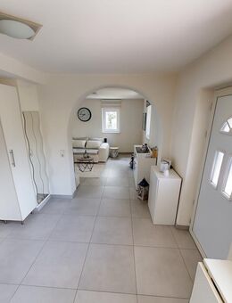 Charmante 1-Zimmer-Souterrainwohnung mit Terrasse in Weilheim an der Teck - Weilheim (Teck)