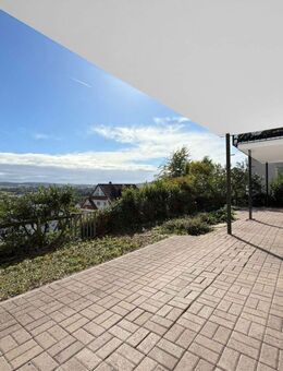 **Großzügige Terrassenwohnung mit traumhaftem Ausblick am Südhang von Gelnhausen** - Gelnhausen