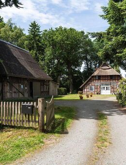 Wohntraum unter Reet - Denkmalgeschütztes Fachwerkhaus mit Weide und Scheune in idyllischer Lage - Osterholz-Scharmbeck