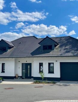 Repräsentatives Architektenhaus in bevorzugter Lage, Doppelgarage, großer Carport und Traum-Garten - Echternacherbrück