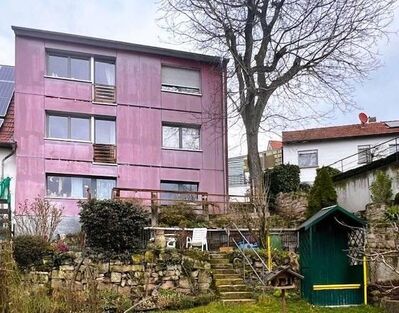 Zweifamilienhaus mit Garten und Stellplatz