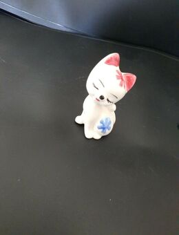 Porzellan weiße Katze ca. 7cm hoch - Essen
