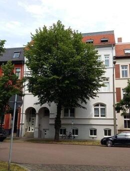 Charmante 3-Zimmer-Wohnung im 2. OG mit Altbauflair und Balkon - Dessau-Roßlau