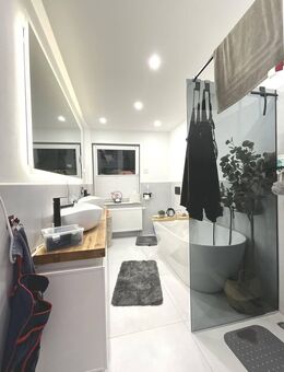 Zweifamilienhaus mit fortschrittlichem Smart-Home-System und weitläufigen Garten - Berkatal