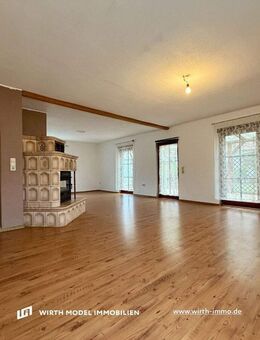 Freistehendes Einfamilienhaus mit Doppelgarage und Garten in Schwebheim - Schwebheim