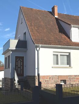 **Charmantes Ein-/Zwei-Familienhaus (DHH) in Ortsrandlage** - Schlüchtern