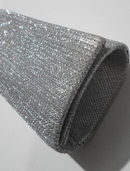 Handtasche Clutch silber glitzernd mit Metallkette Party Hochzeit 20x10 - Rödermark