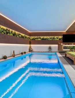 Luxuriöses Anwesen nahe Regensburg: Großzügige, neuwertige Villa mit Schwimmbad - Obertraubling