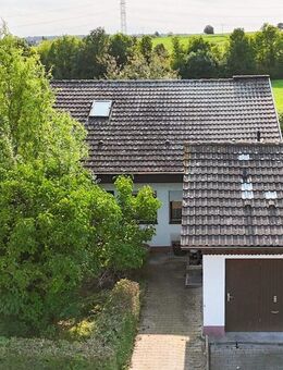 Einfamilienhaus mit Einliegerwohnung, Garten & Fernblick in guter Lage von Pliezhausen-Gniebel - Pliezhausen